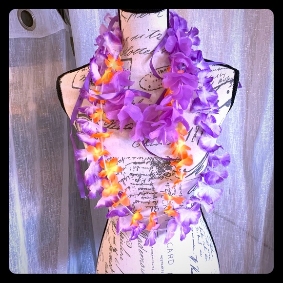🦄5/$10 Bundled🦄Three Hawaiian leis (set) #1166 - Picture 1 of 4